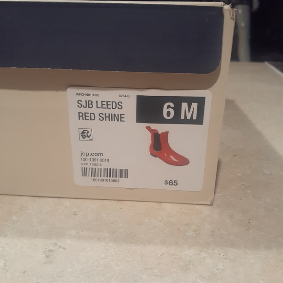 Red boots - Picture 2 of 2